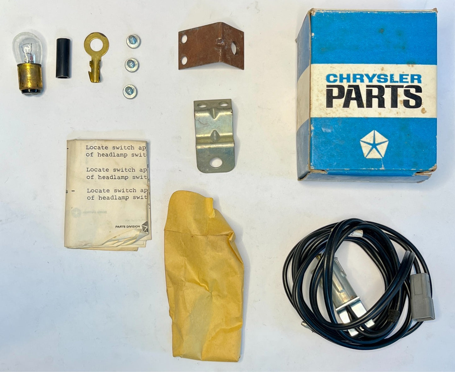 New Old Stock Underhood & Trunk Lamp Pkg for 1965-1970 Models Mopar #2580612