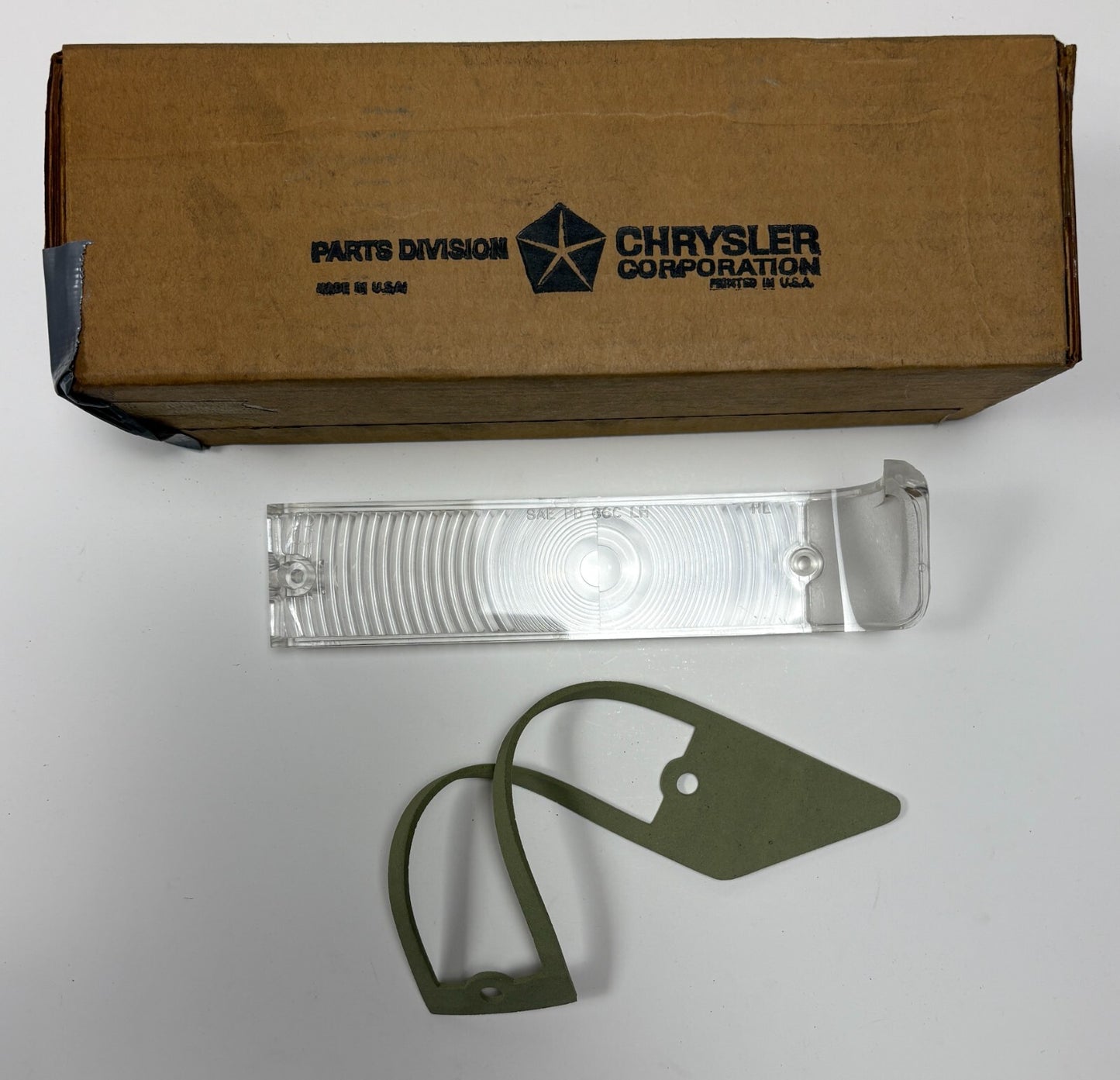 New Old Stock Park Lens for 1966 Chrysler Newport & NY Models Mopar #2585199