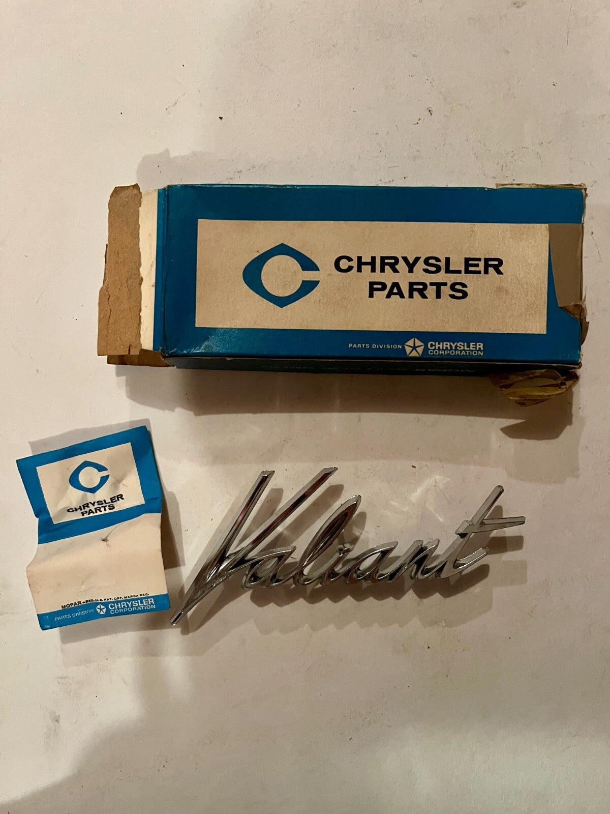 NOS Mopar Fender Nameplate 1960-4 Plymouth Valiant Models #2196619