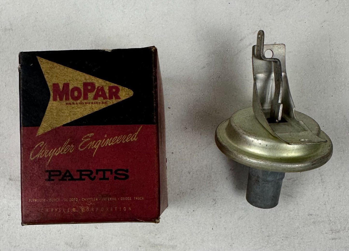 NOS Mopar Vacuum Advance Unit for 1957 DeSoto Fire dome and flites #1818642