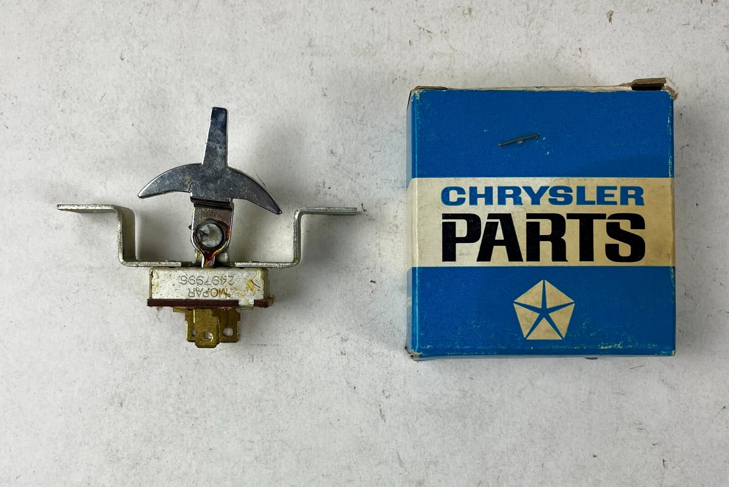 New Old Stock Heater Blower Switch For 1965-6 Chrysler Models Mopar #2497996