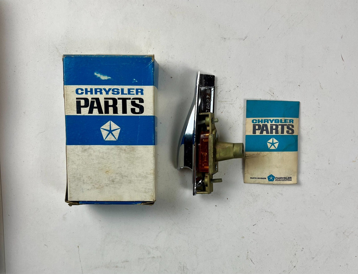 NOS Mopar Left Fender Turn Signal Indicator Lamp 1965 Chrysler Models #2584958