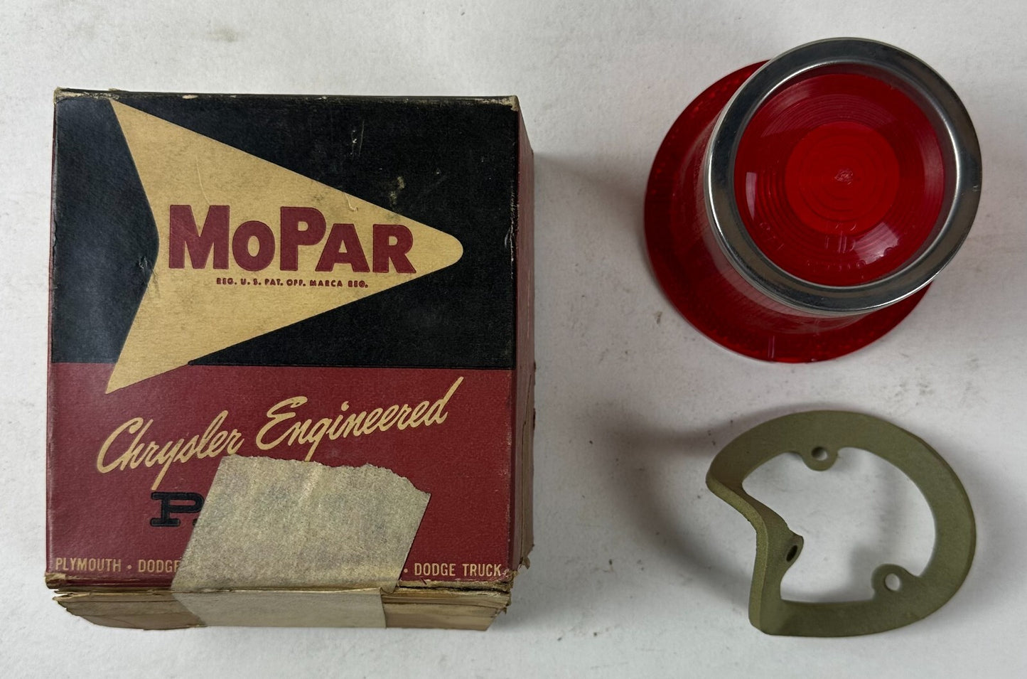 NOS Mopar 1962 Plymouth Valiant Tail Lens V100 V200 Signet #2279916