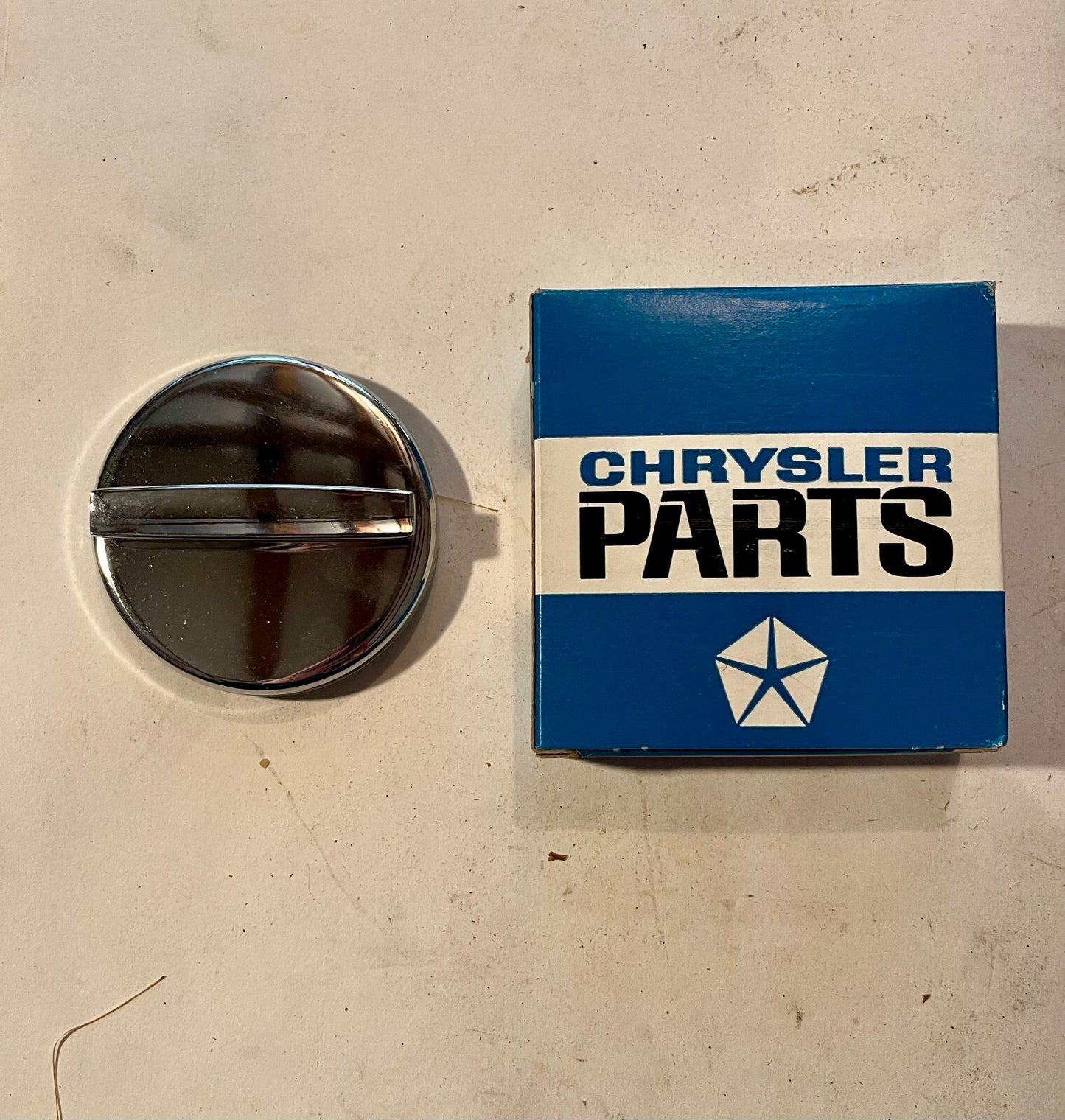 NOS Mopar Gas Cap 1960 1961 Plymouth Valiant & Dodge Lancer Models #2240319