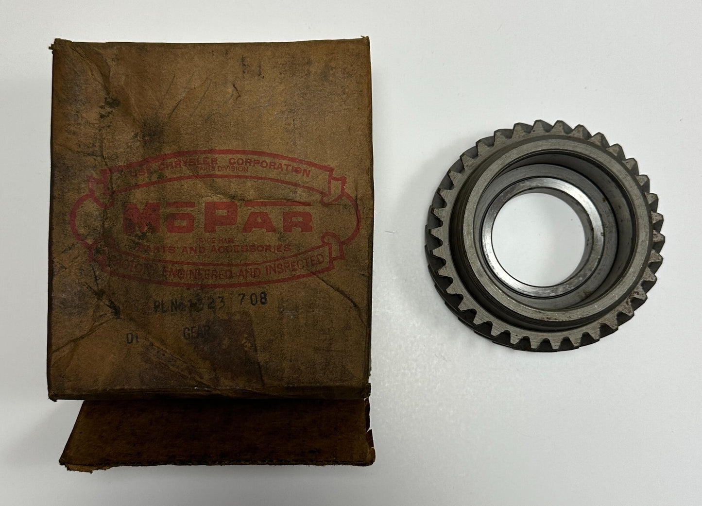 New Old Stock Counter Shaft Free Wheeling Gear for 1946-54 Models Mopar #1323708