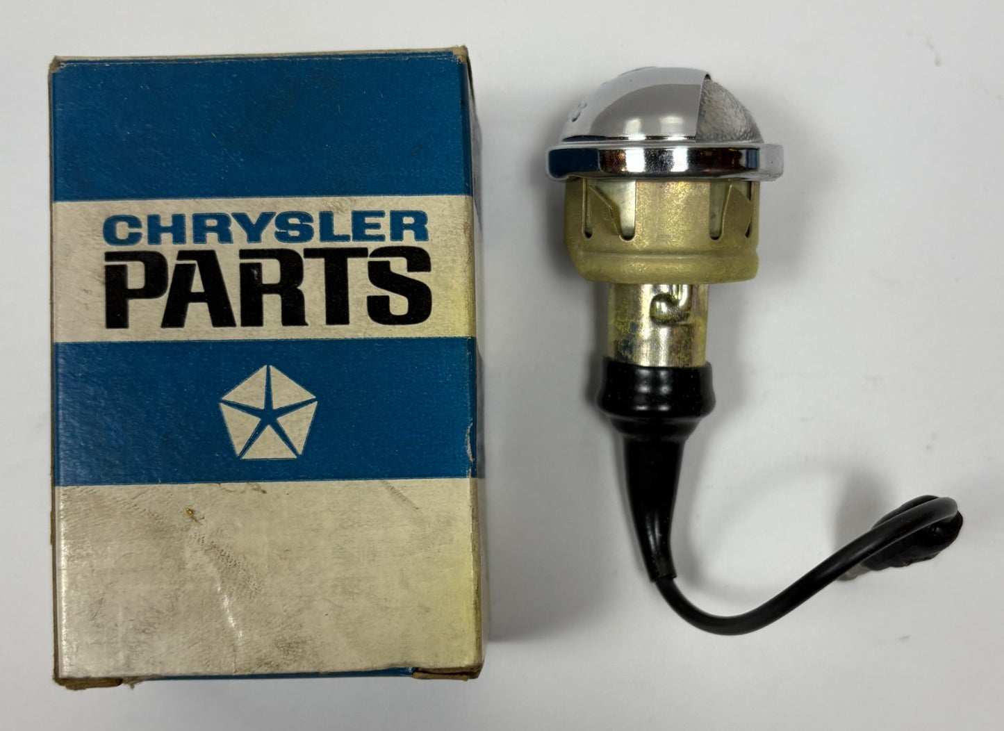 New Old Stock License Lamp for 1970 B & C Body Station Wagons Mopar #2930916