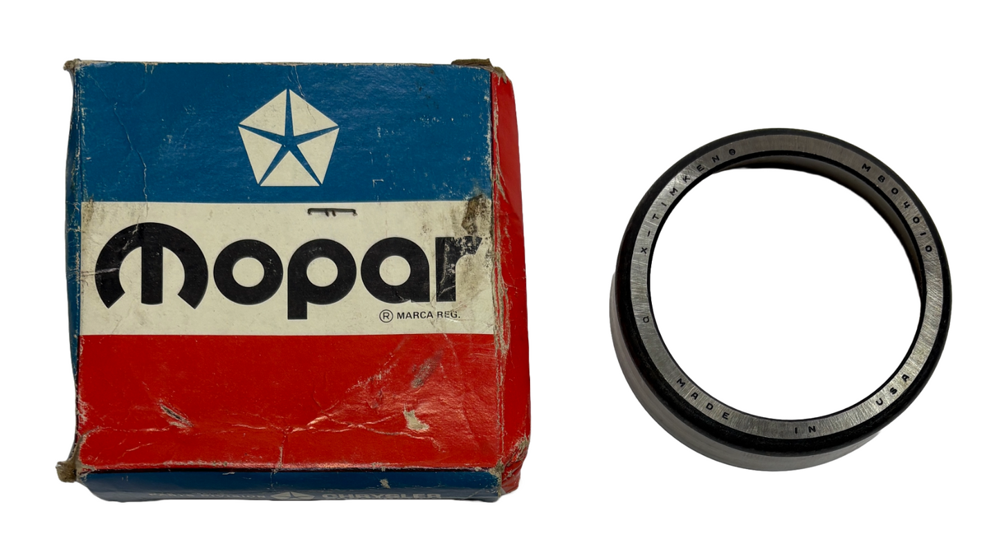 New Old Stock Rear Axle Drive Pinion Bearing Cup for 1968-72 Mopar #2852732