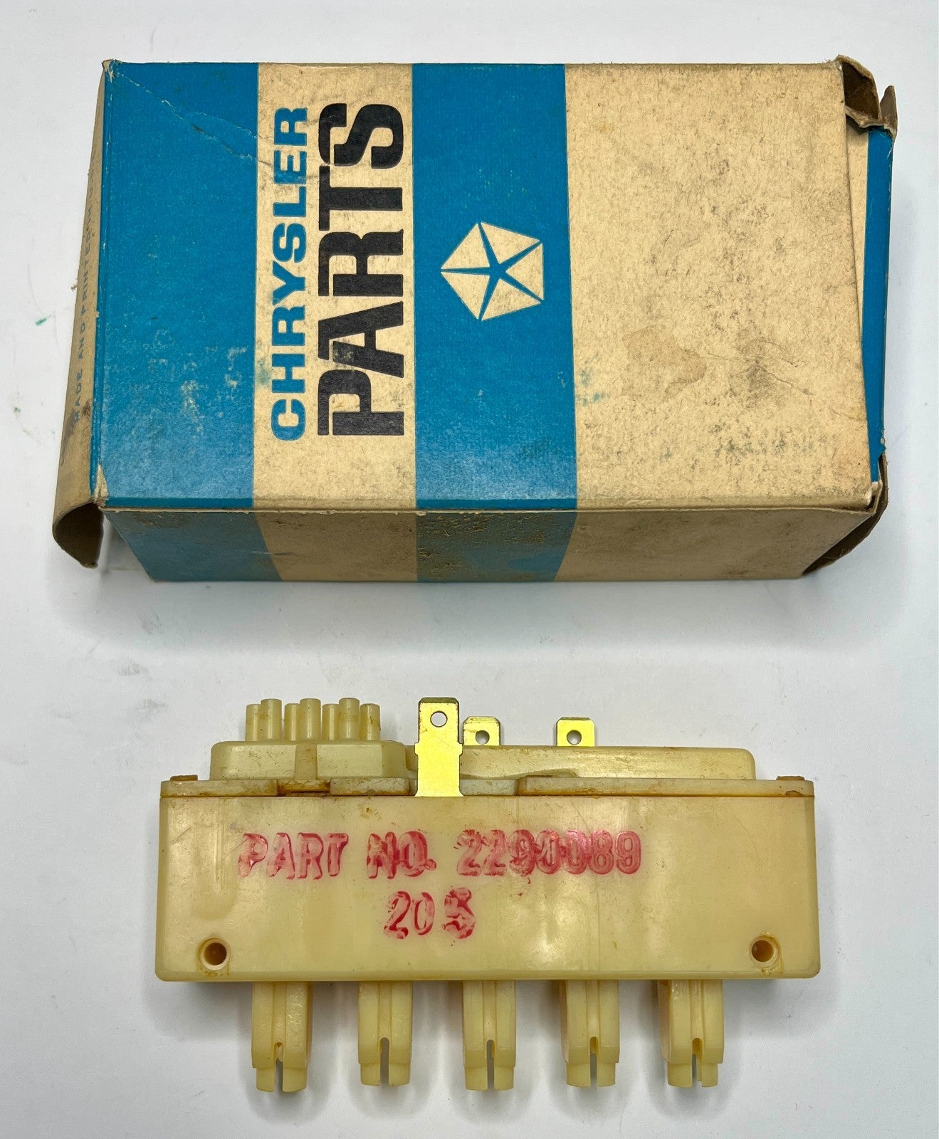 New Old Stock Heater Vacuum Control Switch for 1962-65 C & D Models #2290089