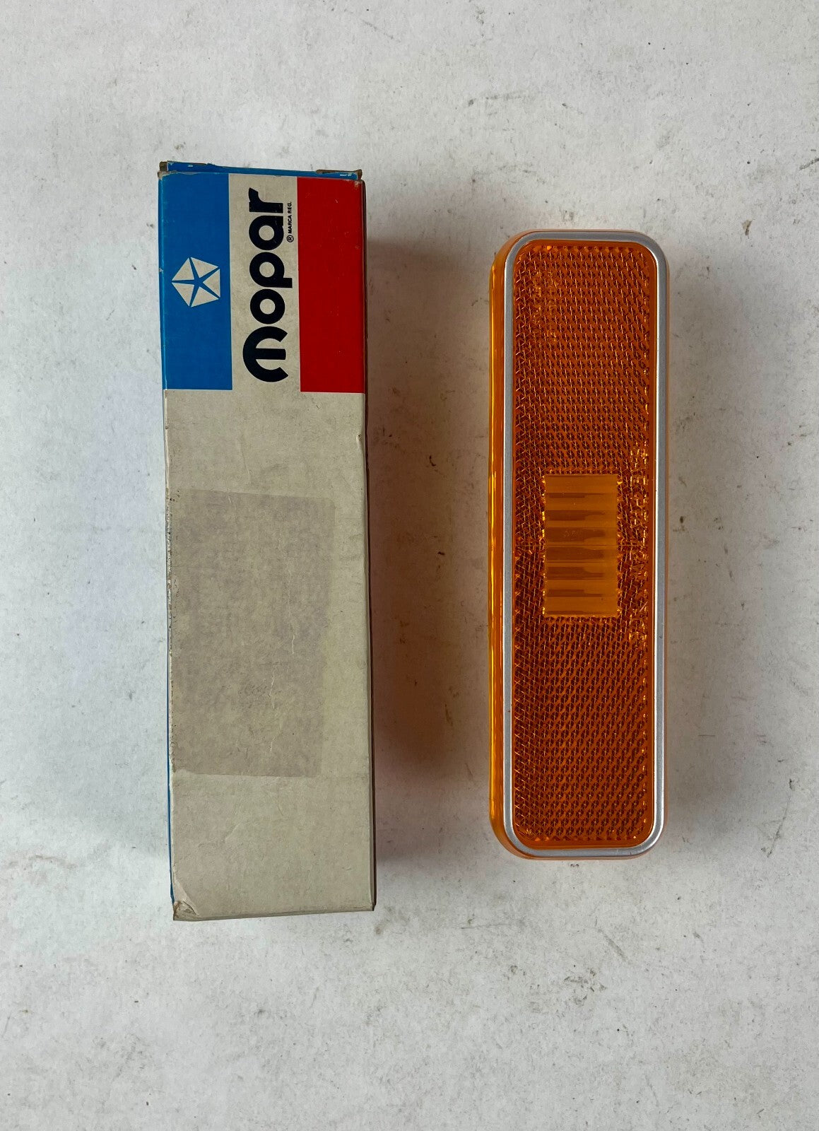 New Old Stock Front Marker Lamp for 1972-4 Dodge & Plymouth Mopar #3587436