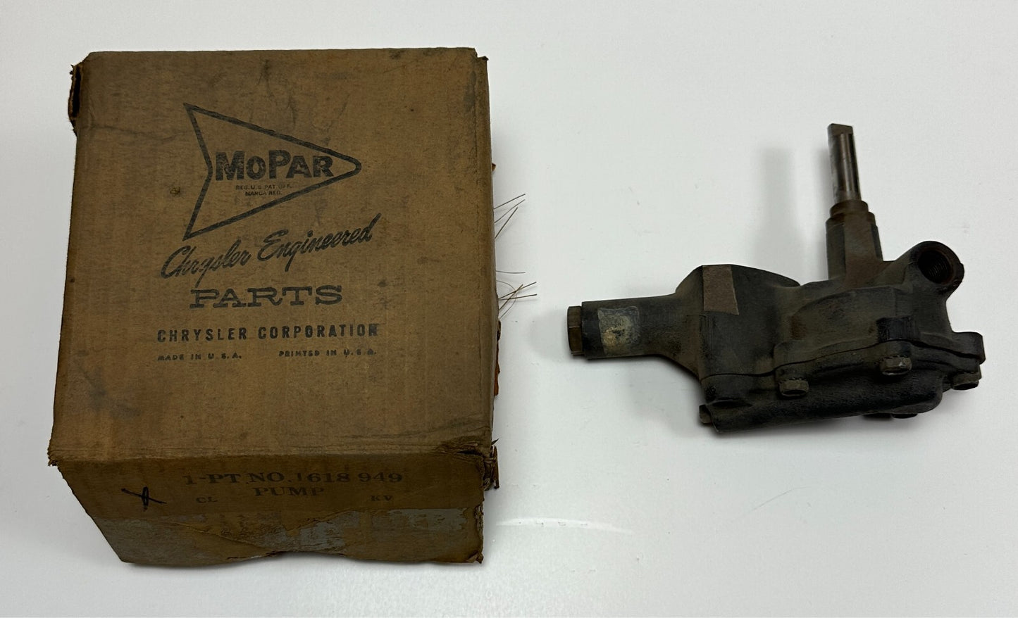 New Old Stock Oil Pump for 1956-1961 318 Wide Block Engine Models Mopar #1618949