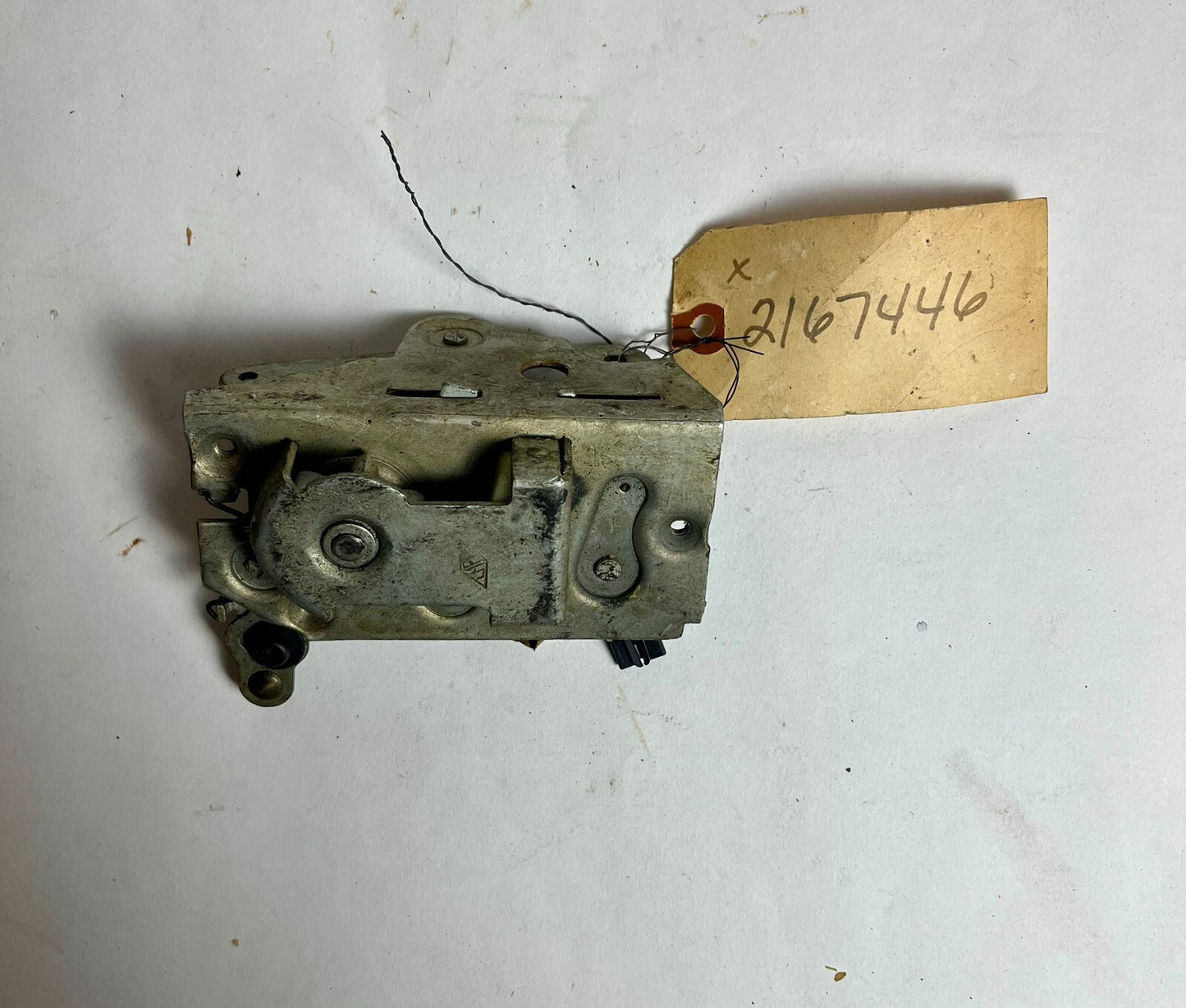 New Old Stock Right Front Door Lock Latch for 1962-63 Models Mopar #2167446
