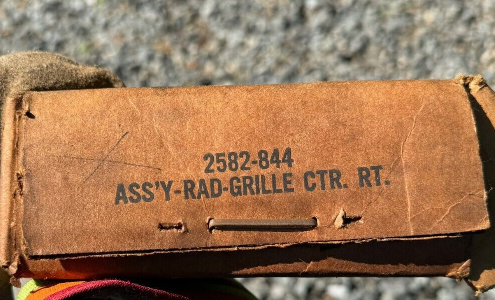 NOS Right Grill Assembly 1967 Imperial 2582844