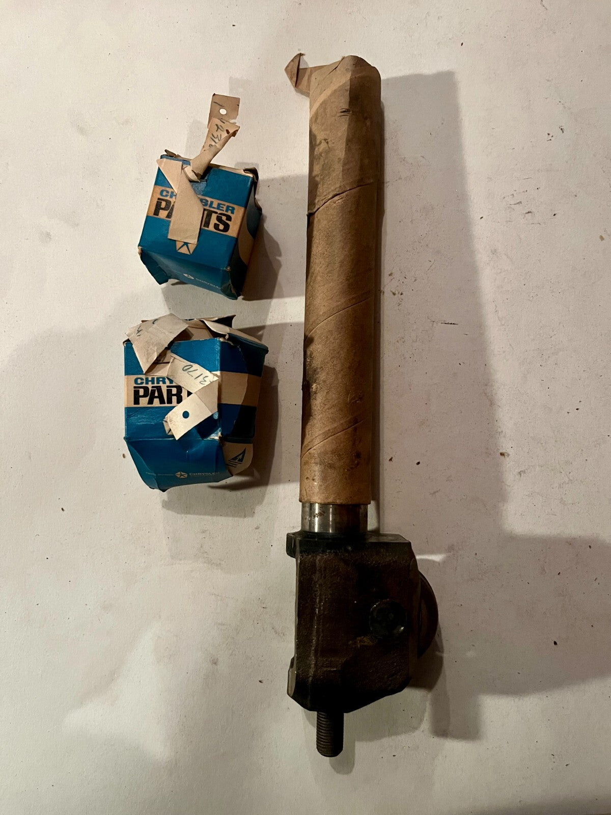 NOS Mopar Steering Shaft & Roller 1960-4 Manual Steering #2201612