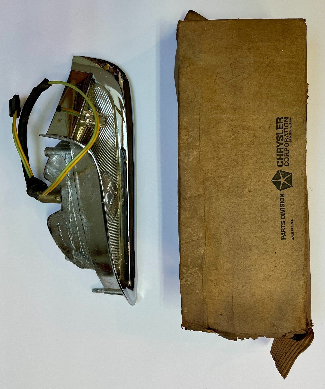 New Old Stock Right Park & Turn Signal Lamp for 1961-62 Chrysler Models #2188438