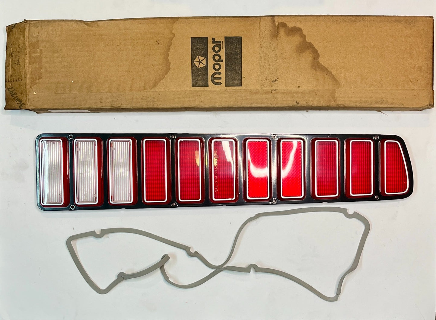 New Old Stock Left Taillight Lens & Gasket for 1973-74 Chargers Mopar #3621897