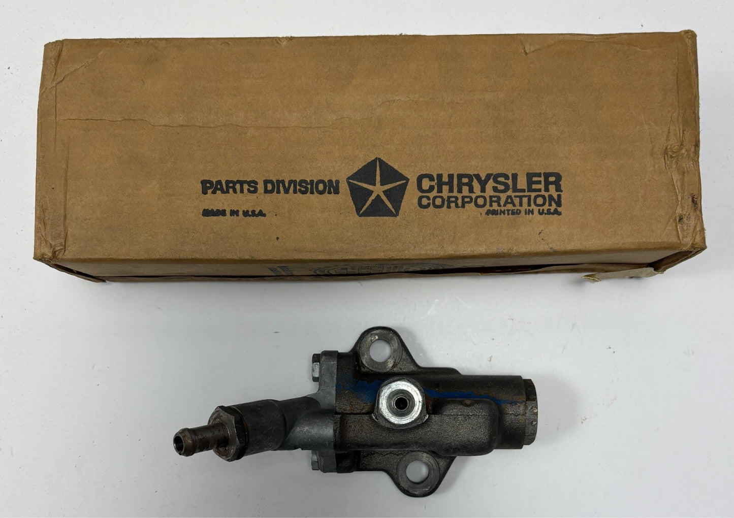 New Old Stock Power Steering Gear Valve for 1965-71 Models Mopar #2537174