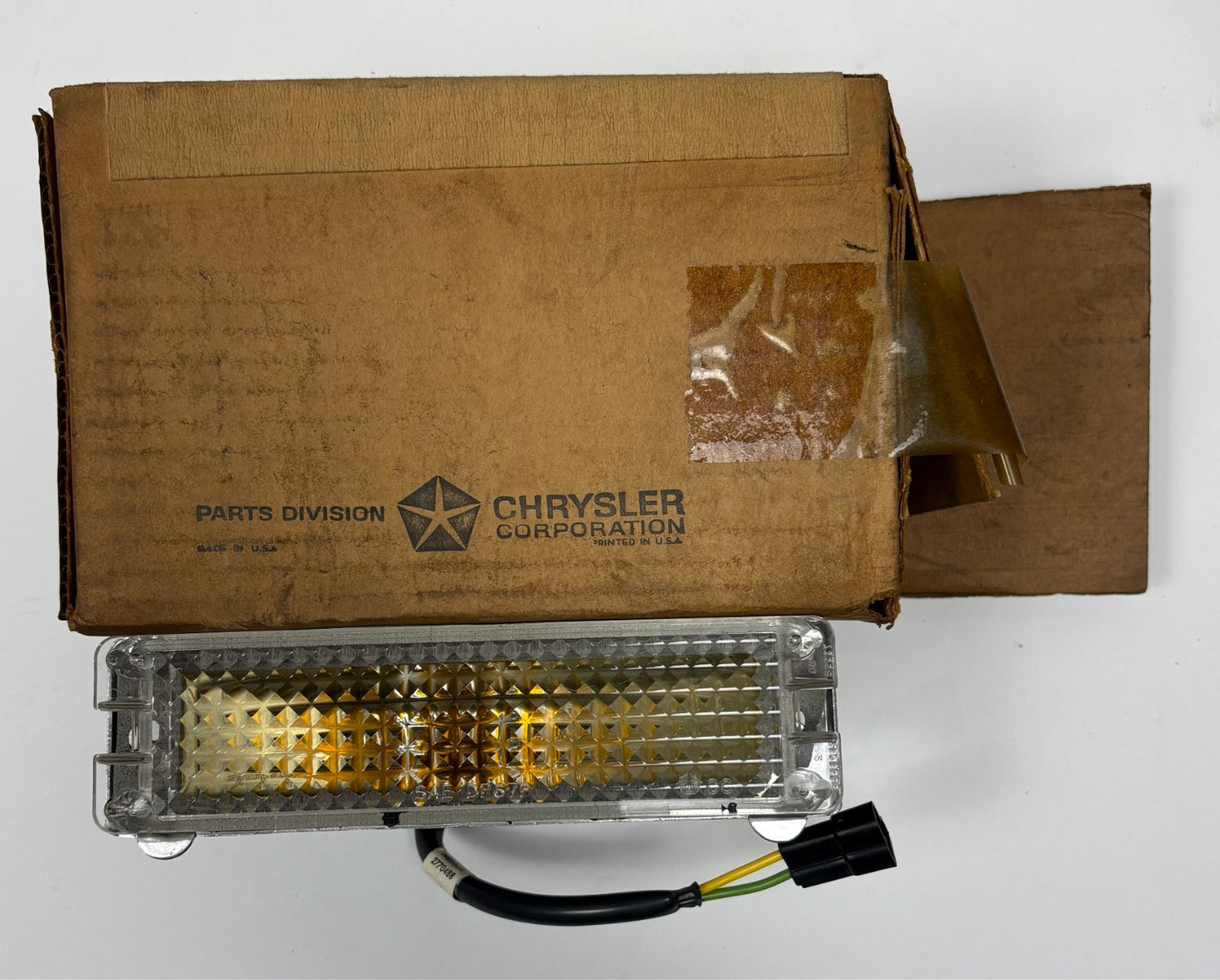 New Old Stock Right Park Lamp Assembly for 1967-68 Models Mopar #2606580