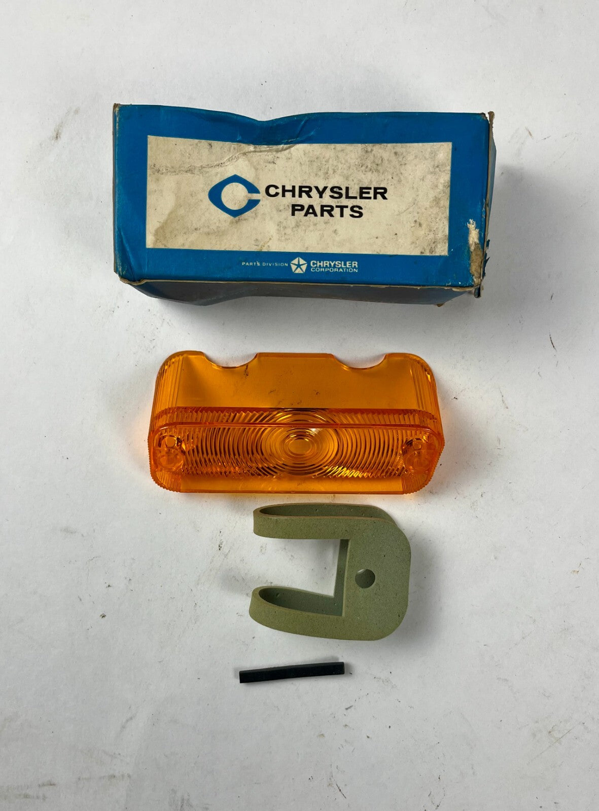 New Old Stock Left Park Lens for 1965 Dodge Dart Models Mopar #2525519
