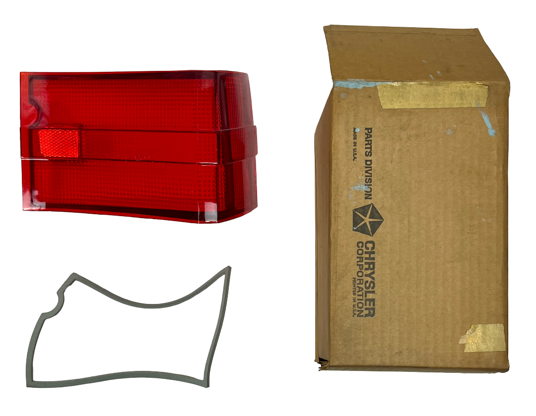 New Old Stock Right Tail Lamp Lens for 1968 Chrysler Models Mopar #2809180