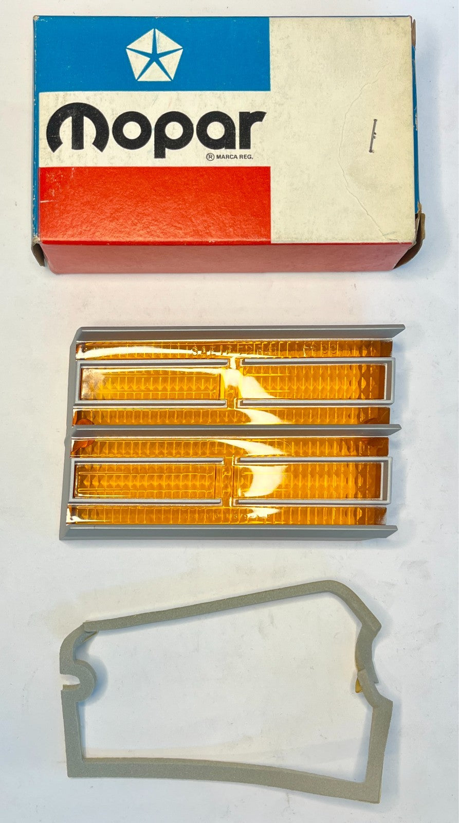 New Old Stock Right Amber Parking Lens for 1972 Plymouth Satellite 4dr #3621810