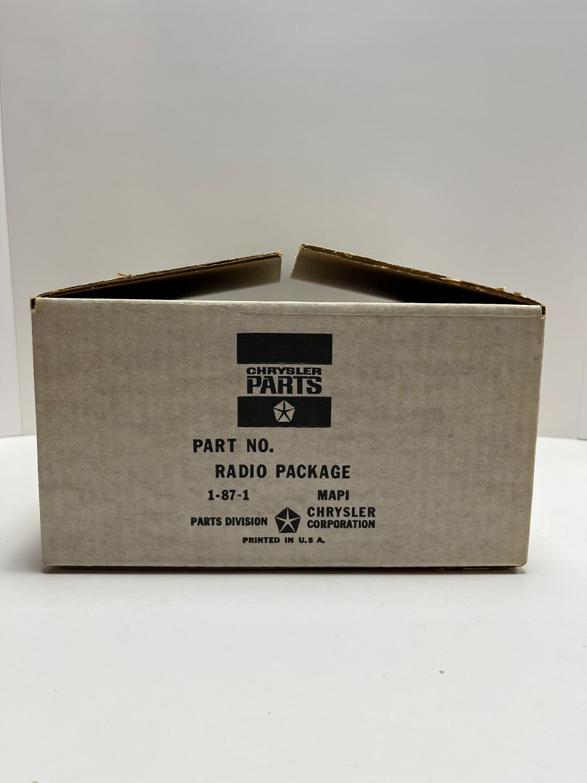 New Old Stock Radio Package for 1969 Plymouth Models Mopar #2884600