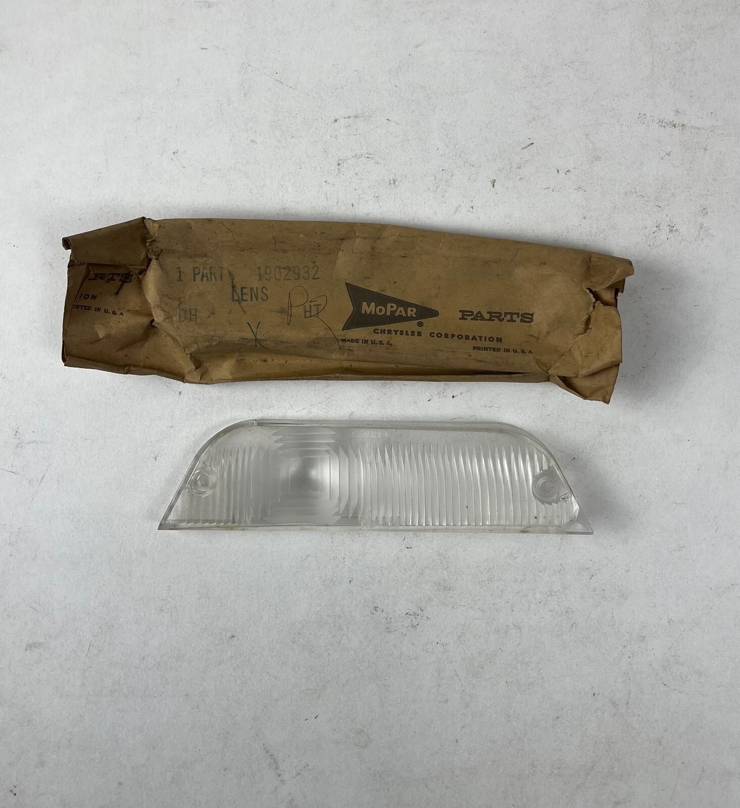 New Old Stock Right Park Lens For 1960 Chrysler Models Mopar #1902932