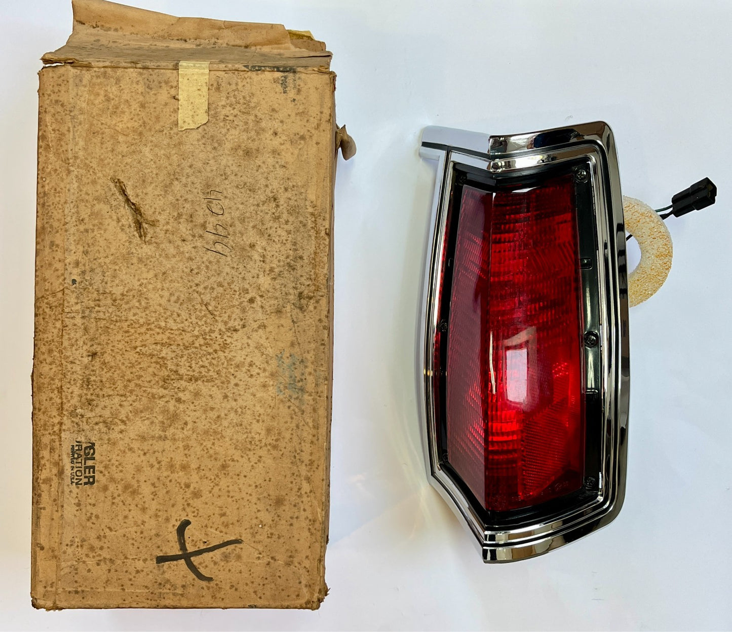 New Old Stock Right Taillamp Pkg. for 1971 Dodge Coronet Custom Wagons #3579198