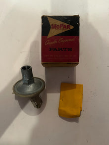 NOS Mopar Vacuum Advance Unit 1960-1961 383 HP Plymouth Dodge Desoto #2084857