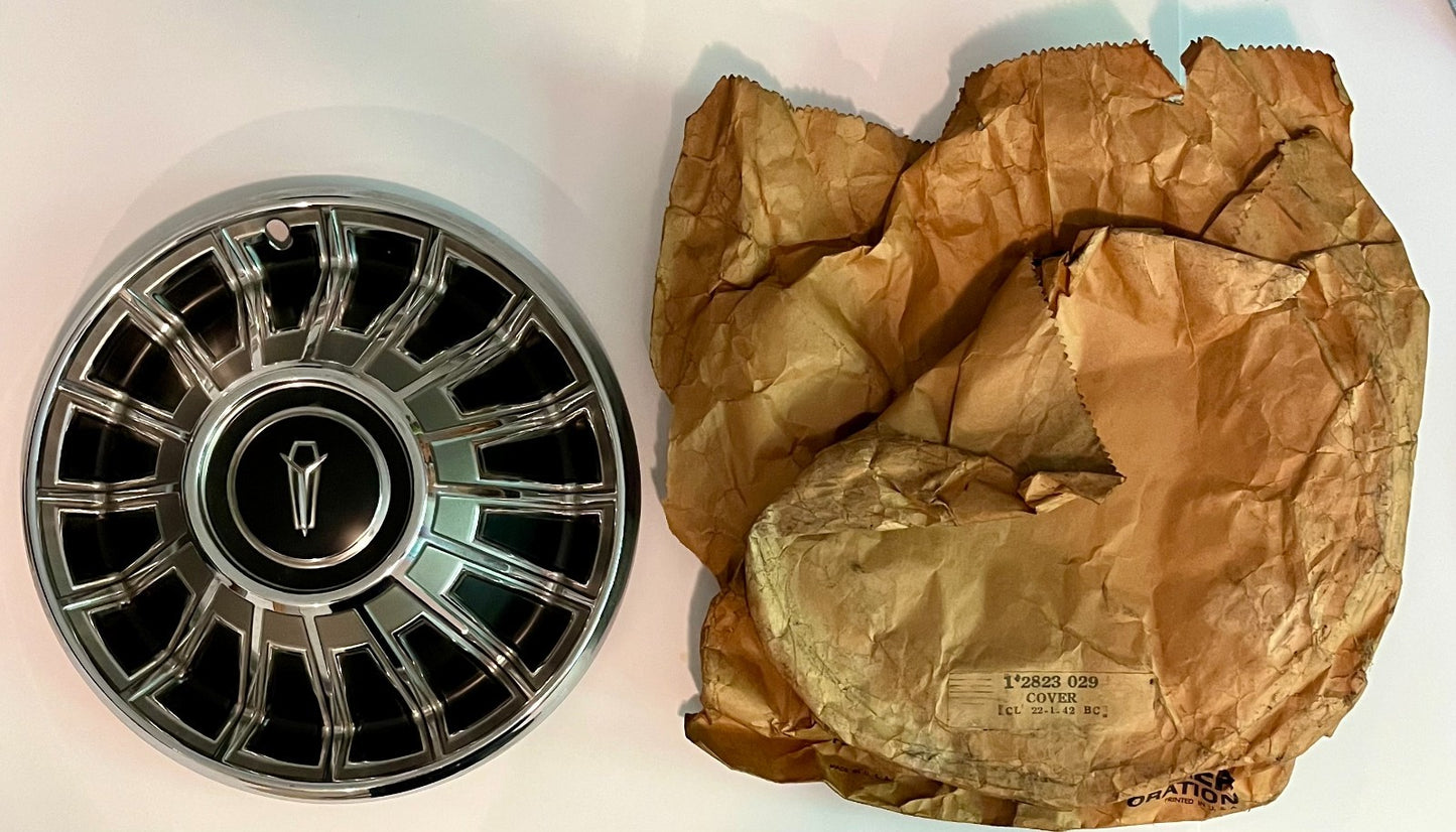 New Old Stock Wheel Cover for 1967 Plymouth Models Mpar #2823029