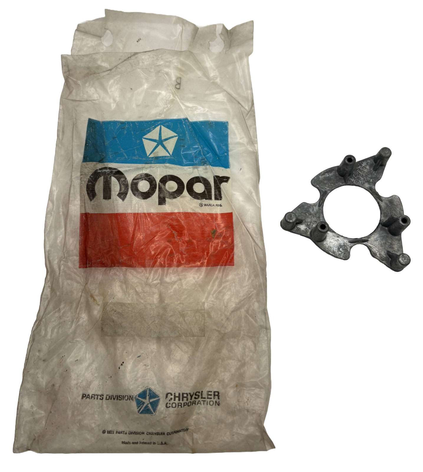 New Old Stock Horn Ring Cap Retainer For 1969-70 Mopar C-Body Models #2925556