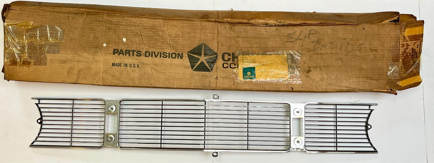 New Old Stock Center Grille for 1968 Doedge Polara Models Mopar #2786448
