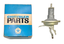 New Old Stock Vacuum Advance Unit for 1967-68 383 2BBL Mopar Models #2642774