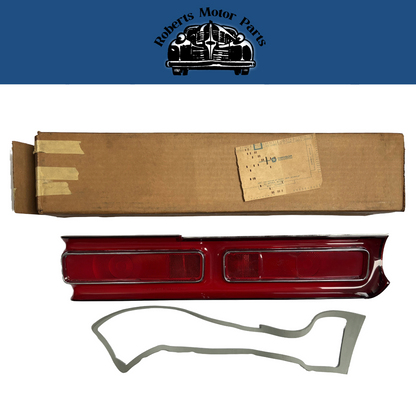 New Old Stock Tail Lens & Gasket For 1969 Plymouth Fury Models Mopar #2932713