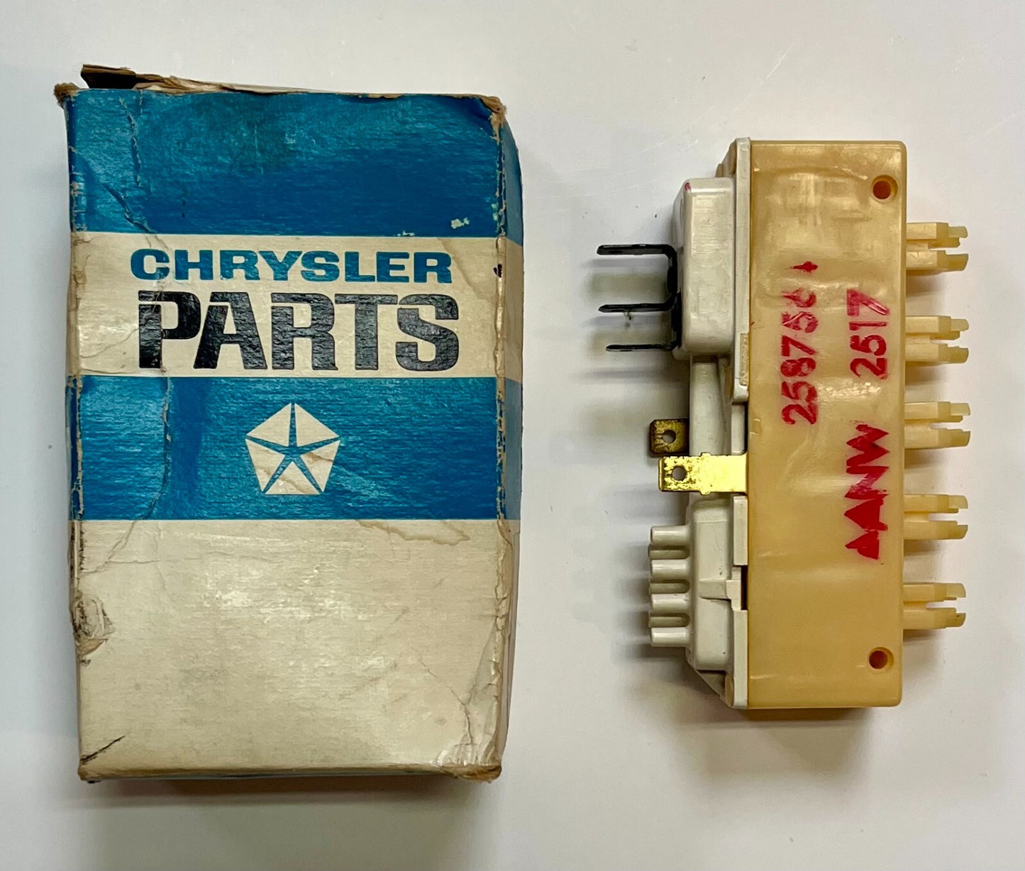 New Old Stock Vacuum Switch for 1960-68 A/C & Heater models Mopar #2587546