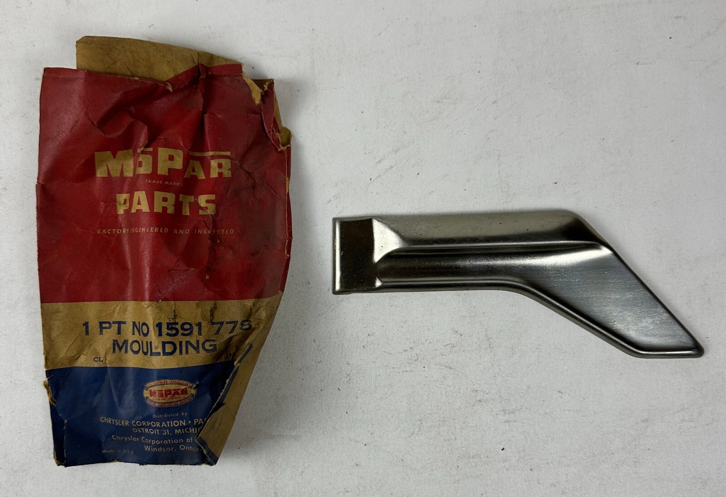 NOS Right Small Quarter Molding for 1955 Plymouths and Belvederes #1591778