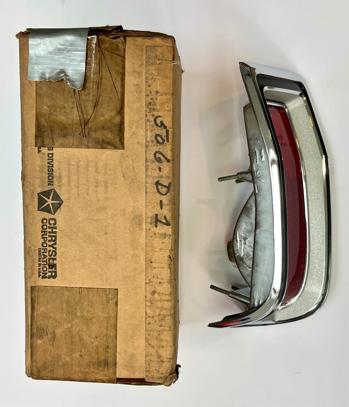 New Old Stock Left Taillamp for 1970 Plymouth Valiant Models Mopar #3403377