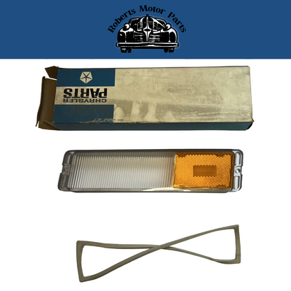 New Old Stock RH Fender Cornering & Marker Lens For 1970-71 Imperial #3420644
