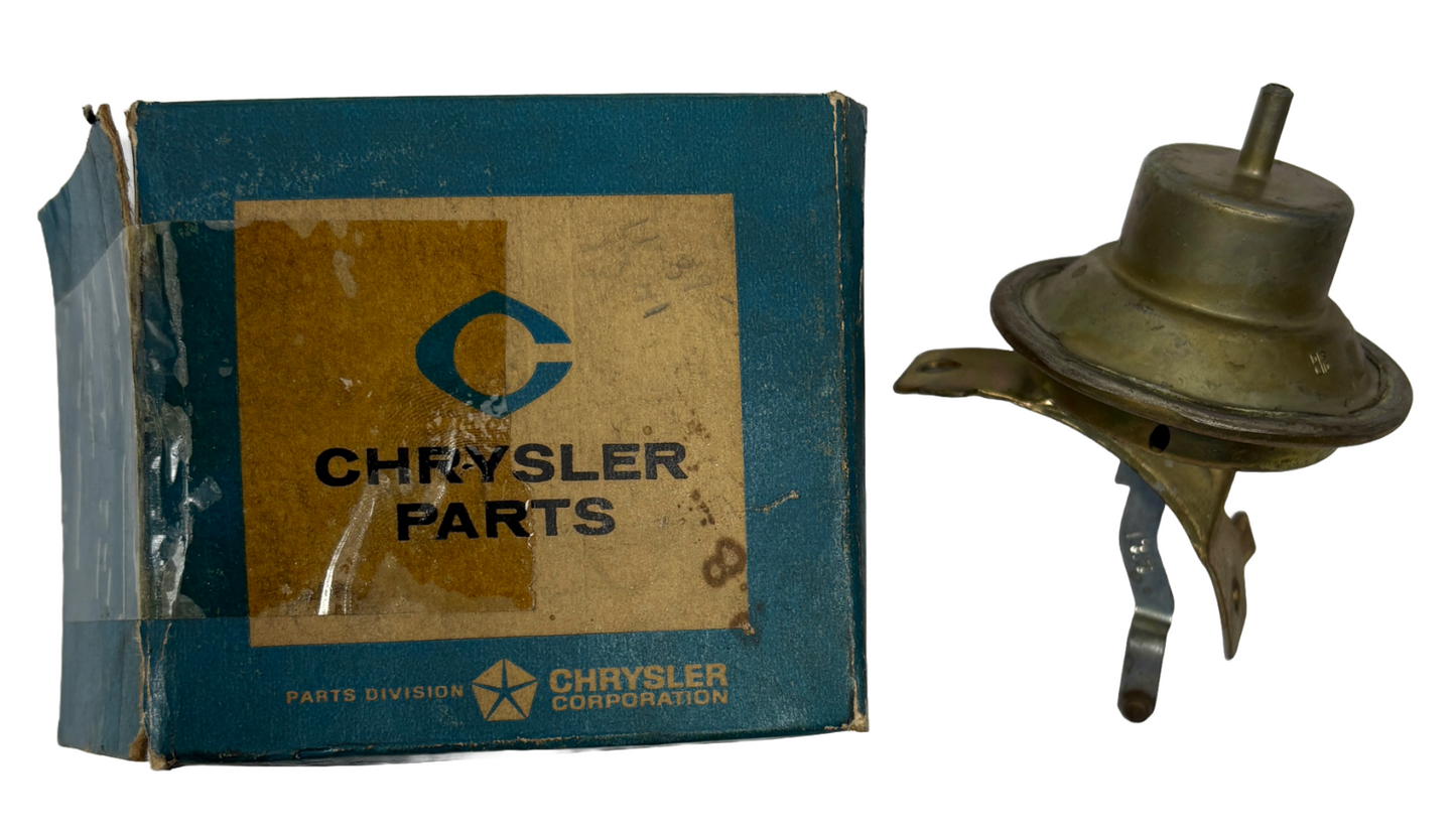 New Old Stock Vacuum Advance Unit for 1960-67 318 Wide Block Mopar #2098184