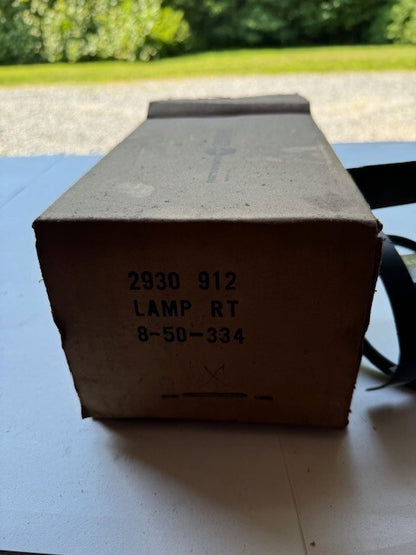 NOS right 1969 CHRYSLER IMPERIAL FRONT PARK/CORNERING LIGHT ASSY 2930912