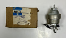 New Old Stock Vacuum Advance Unit for 1972-73 B Body Models Mopar #3656304