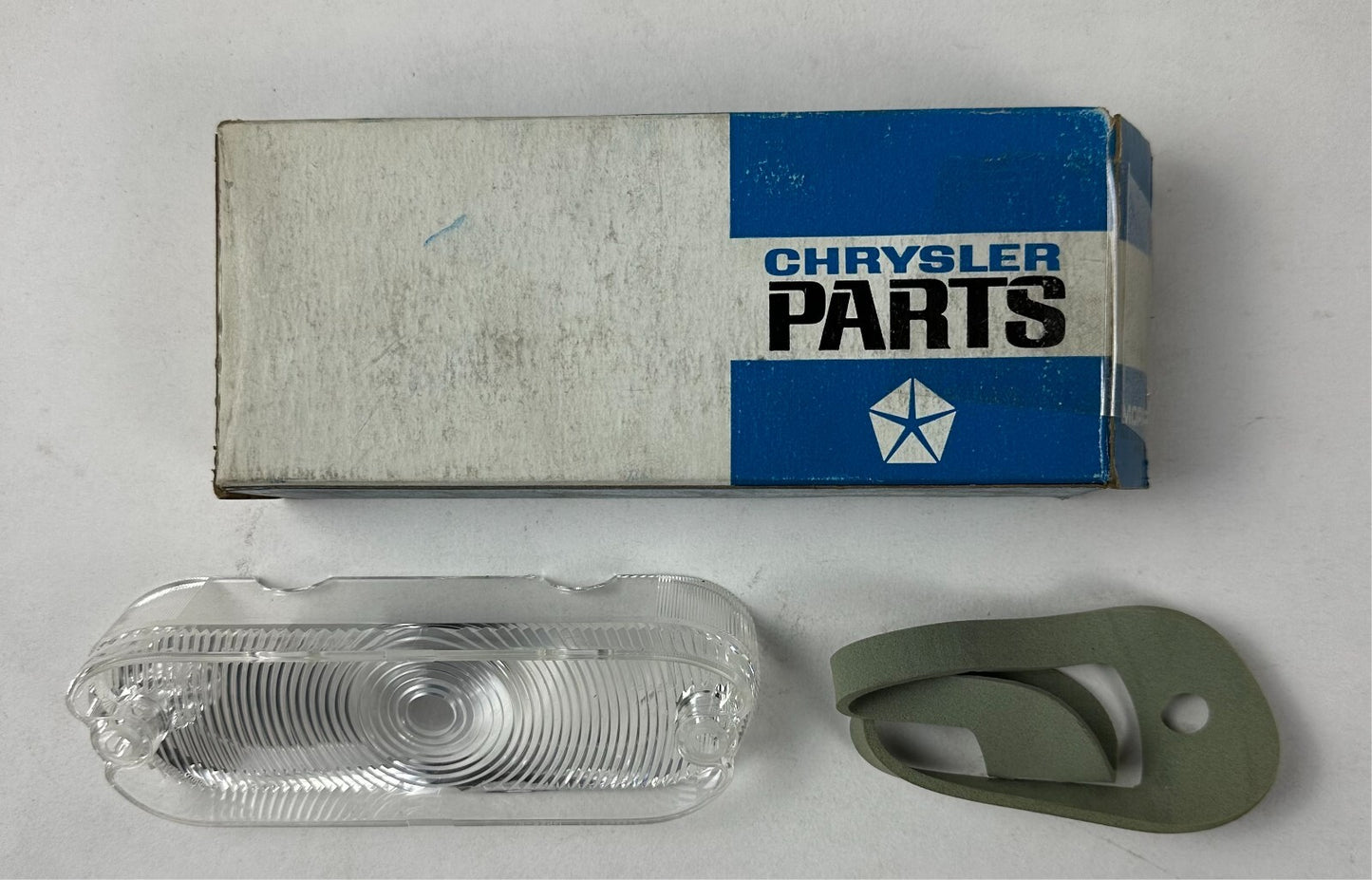 NOS Mopar Right Park Lens 1965 & 1967 Plymouth B Body Models #2525685