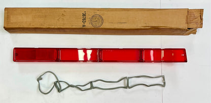 New Old Stock Right Taillight Lens & Gasket for 1970-71 Imperials Mopar #3420596