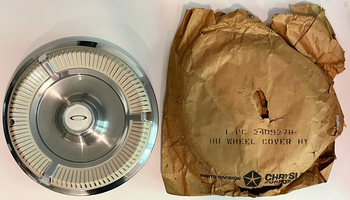 New Old Stock Wheel Cover for 1964 Chrysler New Yorker Models Mopar #2409278