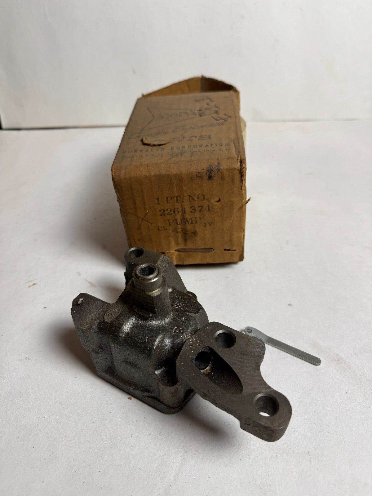 New Old Stock Oil Pump for 1962-73 Small Block Models Mopar #2264374