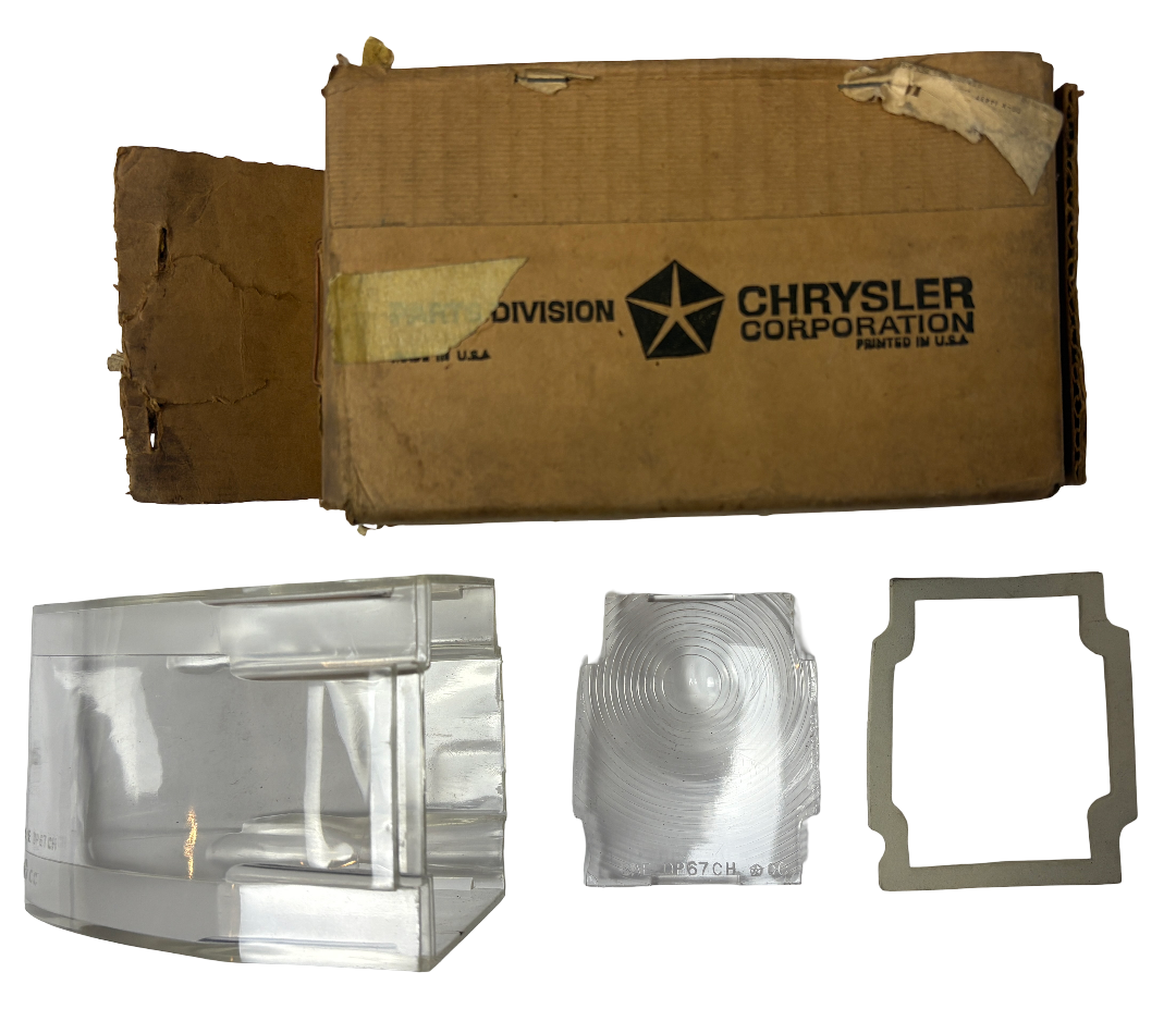New Old Stock Right Park Lens for 1967 Chrysler New Yorker Models Mopar #2808894