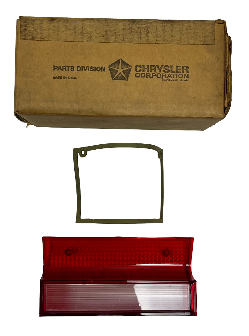 New Old Stock Right Back-Up Lens & Gasket for 1967 Plymouth Fury Mopar #2808820