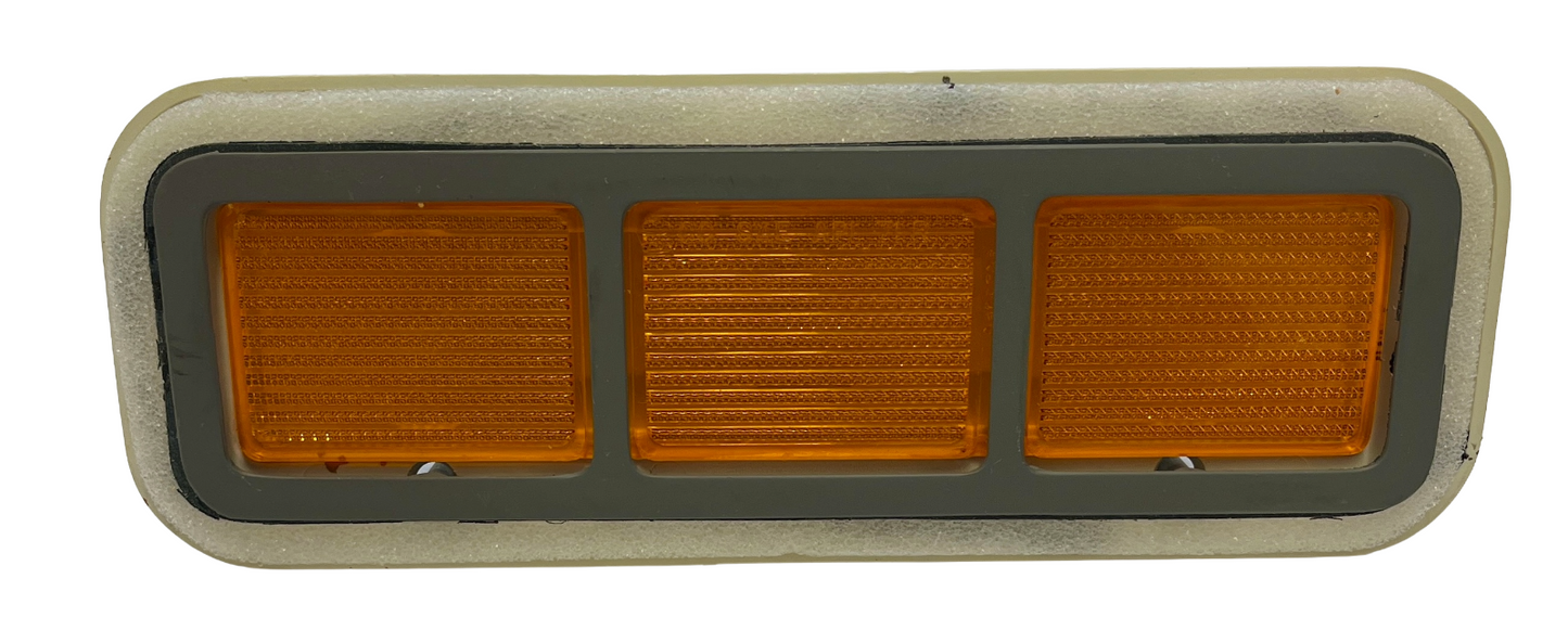 New Old Stock Front Side Marker Light Lamp w/Gray Grille 1971 Plymouth #3514412