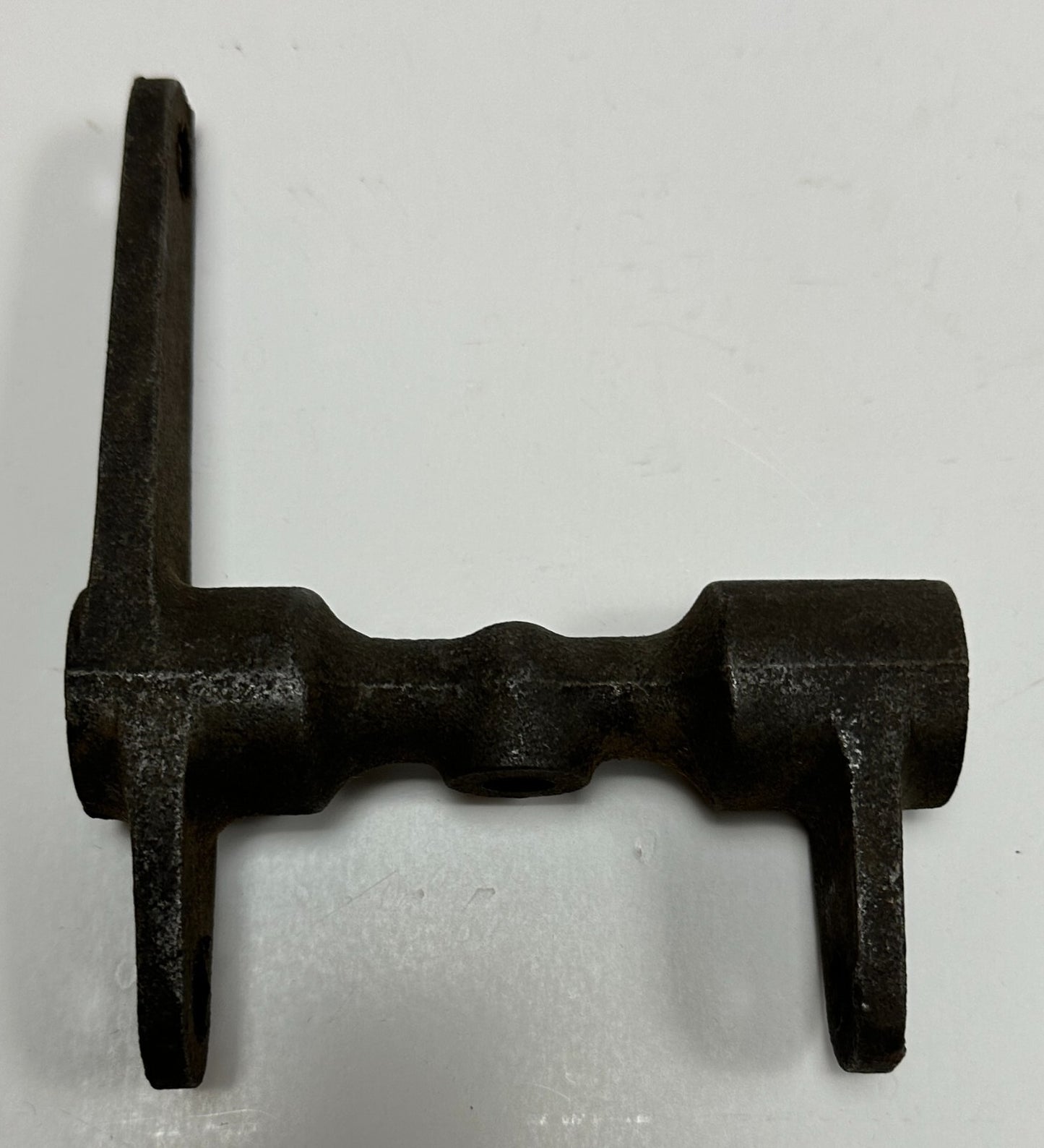 New Old Stock Clutch Torque Shaft Bracket for 1942-48 6-Cylinder Models #871991