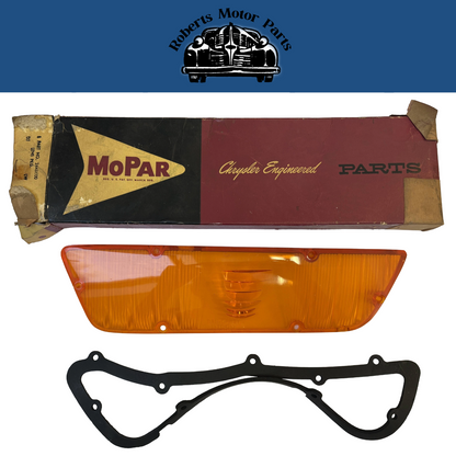 New Old Stock Right Hand Park Light Lens For 1963 Chrysler Imperial #2448600